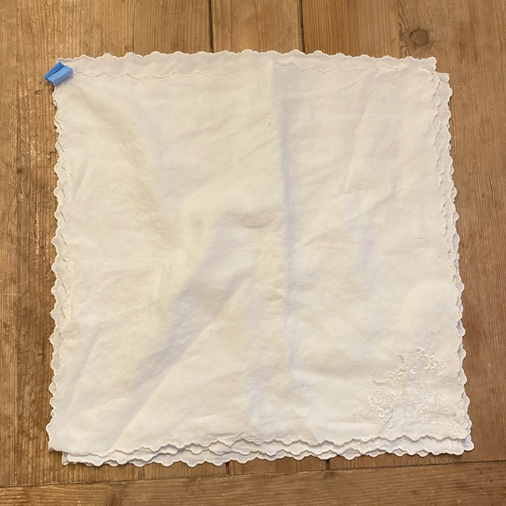 4 Vintage White Embroidered Linen Handkerchiefs Scalloped Edge Floral Cutwork